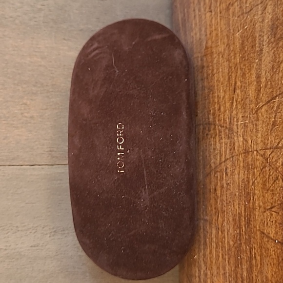 Tom Ford Sunglass Case Women/Men/Unisex Brown Oval Sunglass Holder - Picture 1 of 9